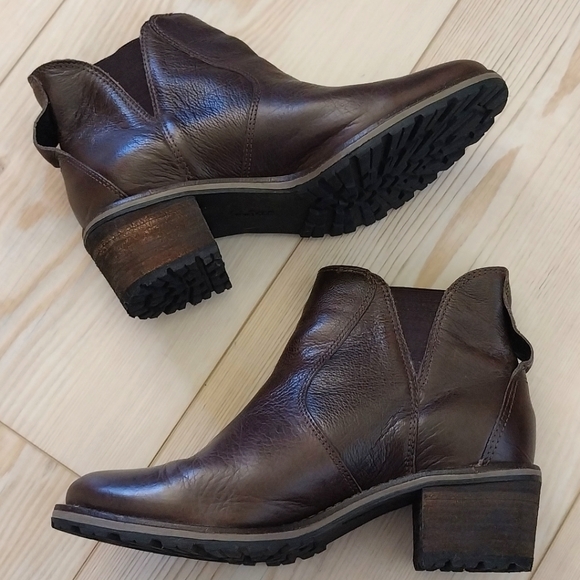 L.L. Bean Deerfield Ankle Boots - Picture 4 of 8